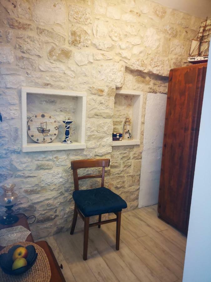 Appartement Castel Nonna Franka à Sutivan Extérieur photo